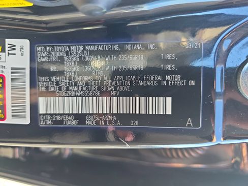 Used 2021 Toyota Highlander XLE AWD/4WD image 36