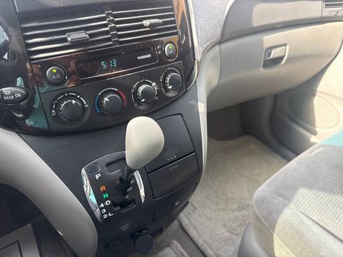 Used 2004 Toyota Sienna LE FWD image 34