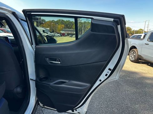 Used 2020 Toyota C-HR XLE image 27