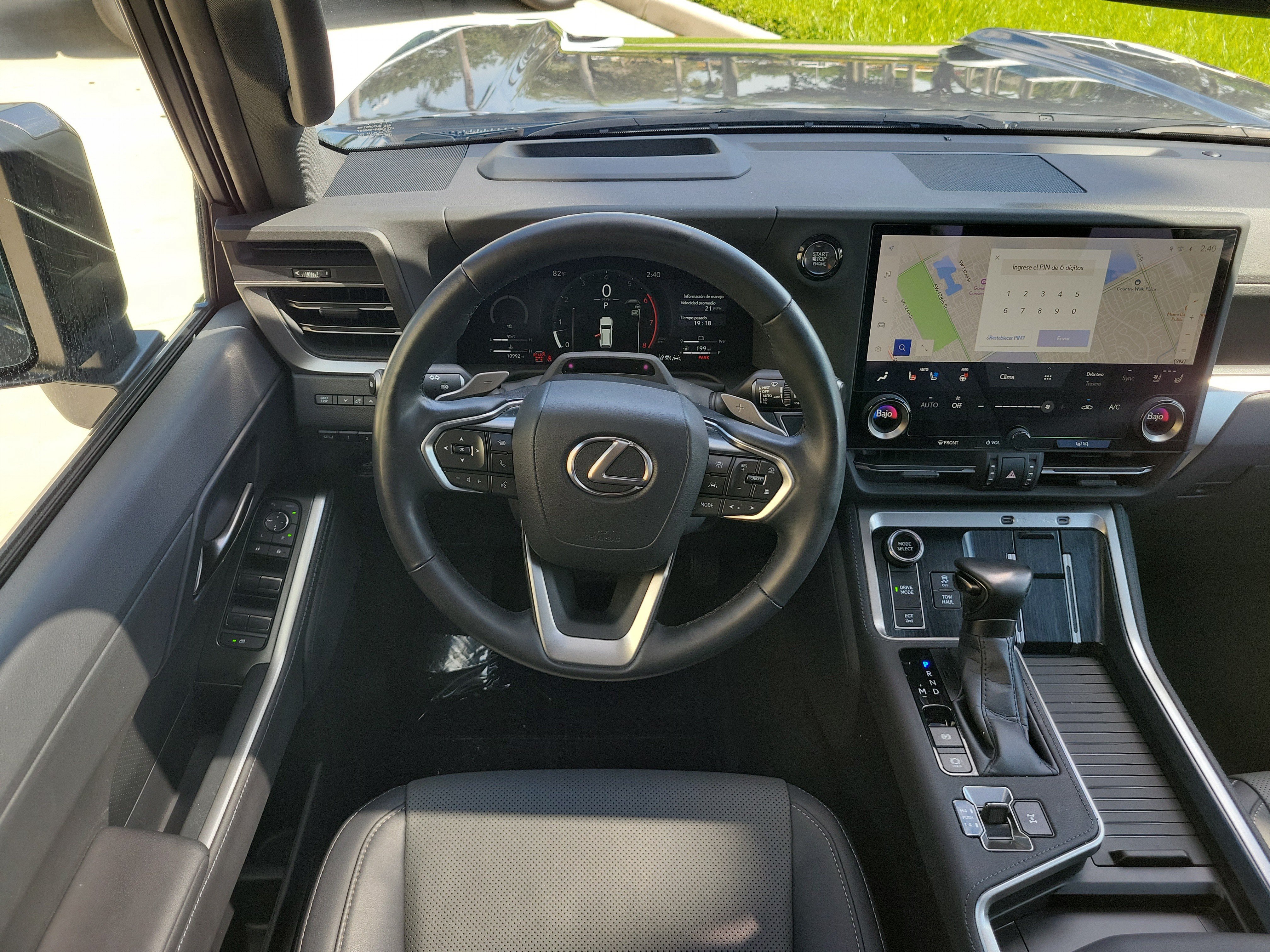 Used 2025 Lexus GX 550 w/ Cold Area Package AWD/4WD image 18