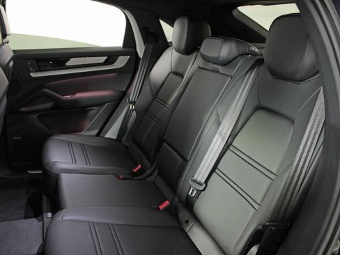 Certified 2025 Porsche Cayenne S image 35