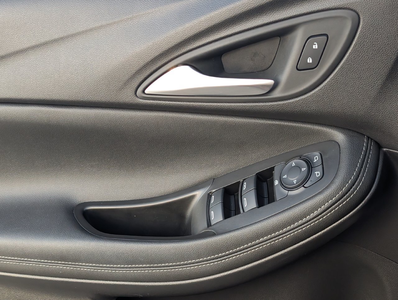 Used 2024 Buick Encore GX Preferred FWD image 24
