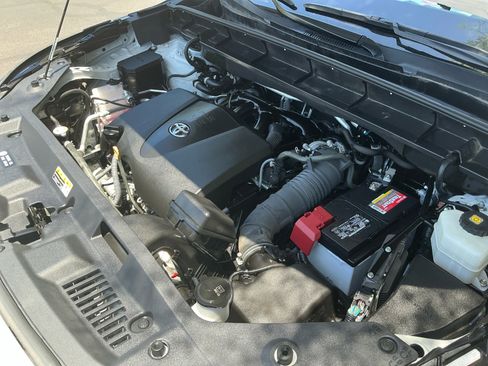 Used 2022 Toyota Highlander Platinum FWD image 22