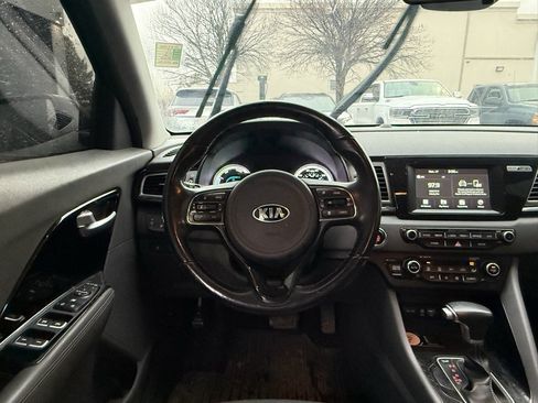 Used 2017 Kia Niro EX image 24
