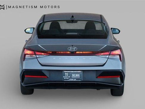 Used 2025 Hyundai Elantra SE w/ Cargo Package FWD image 8