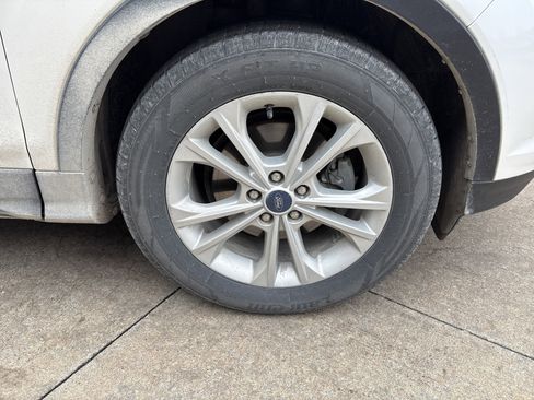 Used 2019 Ford Escape SE image 12