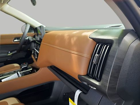 New 2026 Nissan Pathfinder Platinum AWD/4WD image 15