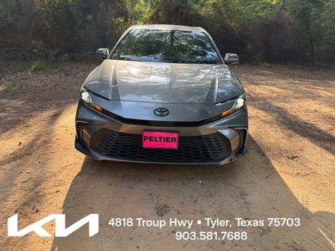 Used 2025 Toyota Camry SE FWD image 2