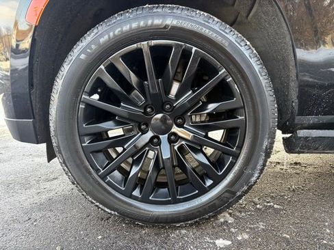 Used 2021 GMC Yukon XL Denali w/ Denali Premium Package image 14