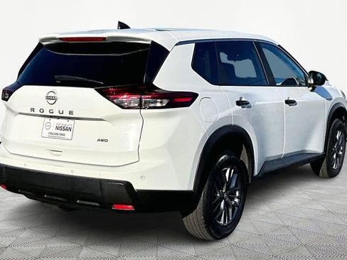 Used 2024 Nissan Rogue S image 5