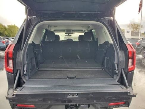 New 2025 Ford Expedition Active image 10