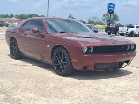 Used 2017 Dodge Challenger R/T Scat Pack w/ Leather Interior Group RWD image 3