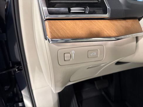 Used 2021 Volvo XC90 T5 Momentum w/ Advanced Package FWD image 18