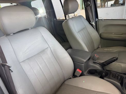 Used 2005 Jeep Liberty Renegade w/ Luxury Group AWD/4WD image 30