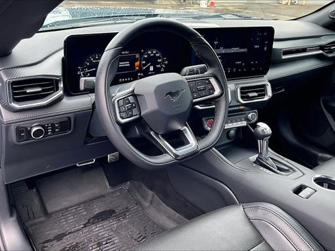 Used 2025 Ford Mustang Premium image 17