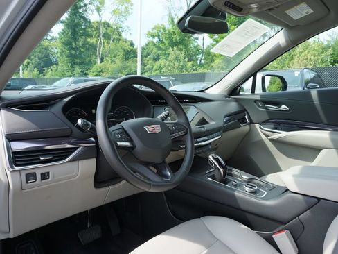 Used 2022 Cadillac XT4 Luxury w/ Cold Weather Package FWD image 22
