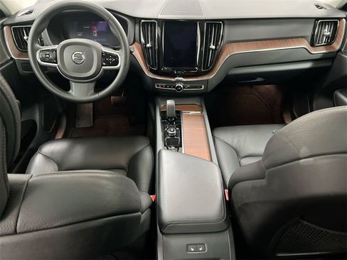 Used 2024 Volvo XC60 B5 Plus image 10