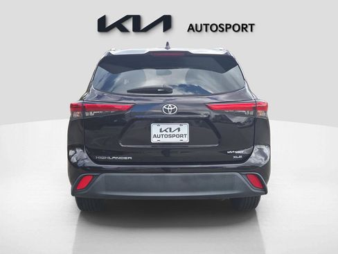 Used 2022 Toyota Highlander XLE image 9