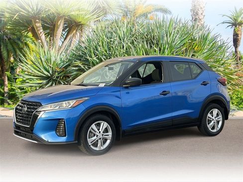 Used 2021 Nissan Kicks S image 1