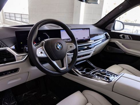 Certified 2024 BMW X7 xDrive40i w/ Executive Package AWD/4WD image 17