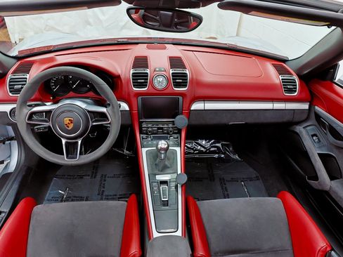 Used 2016 Porsche Boxster Spyder image 86