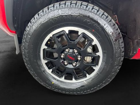 Used 2025 Toyota Tacoma TRD Off-Road AWD/4WD image 11