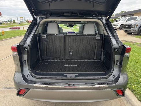 Used 2023 Toyota Highlander Platinum AWD/4WD image 10