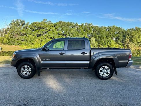 Used 2015 Toyota Tacoma PreRunner w/ SR5 Package RWD image 2