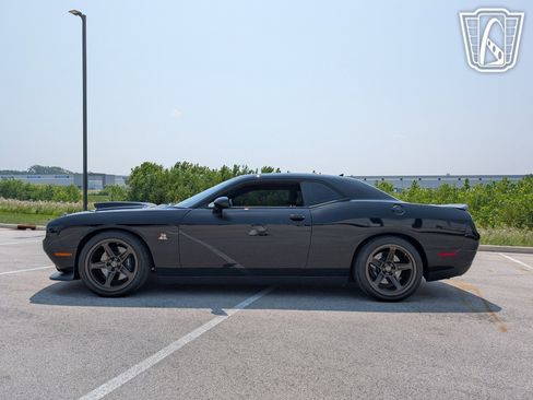 Used 2016 Dodge Challenger R/T Scat Pack w/ Leather Interior Group image 6
