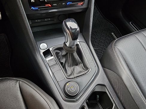 Used 2022 Volkswagen Tiguan SE R-Line image 15