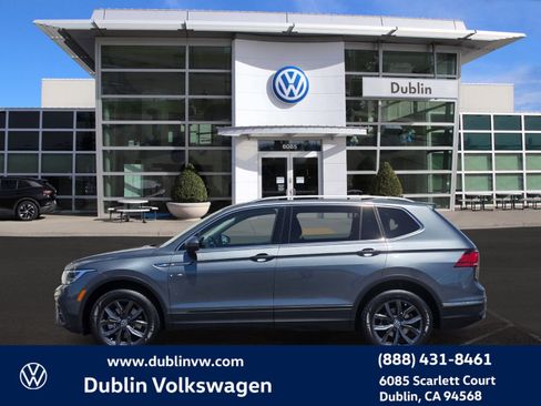 Used 2023 Volkswagen Tiguan SE w/ Panoramic Sunroof Package FWD image 7