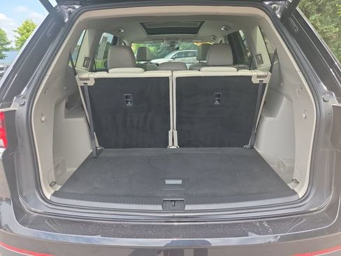Used 2024 Volkswagen Atlas SE AWD/4WD image 17