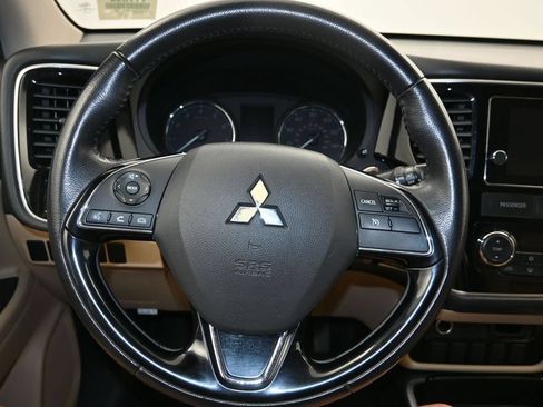 Used 2018 Mitsubishi Outlander SE FWD image 12