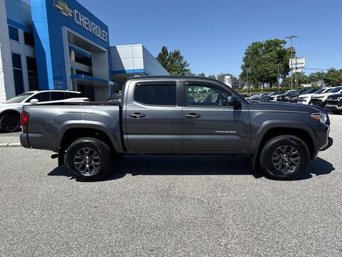 Used 2022 Toyota Tacoma SR5 RWD image 2