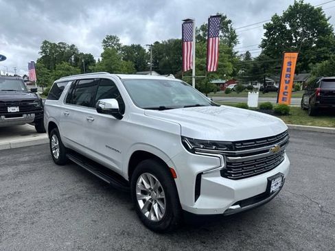 Used 2023 Chevrolet Suburban Premier w/ Premium Package AWD/4WD image 4