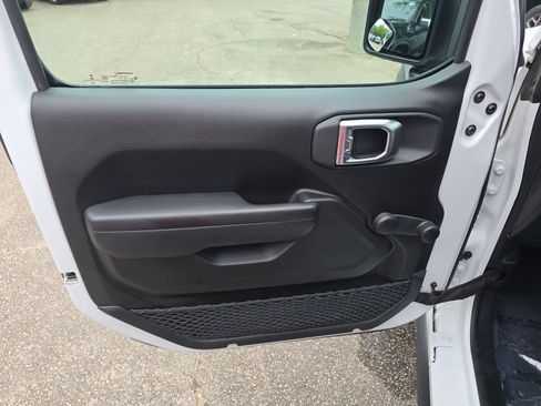 Used 2022 Jeep Wrangler Sport AWD/4WD image 27
