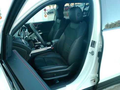 Used 2021 Mercedes-Benz GLB 250 image 16