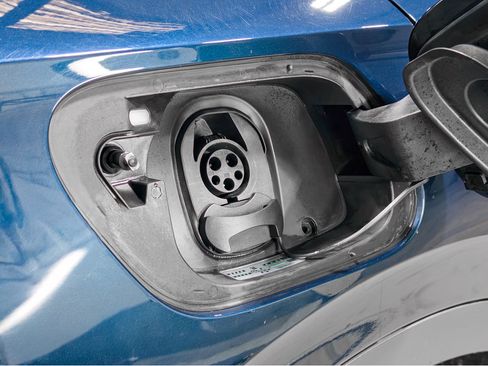 Used 2023 Volkswagen ID.4 Pro AWD/4WD image 5