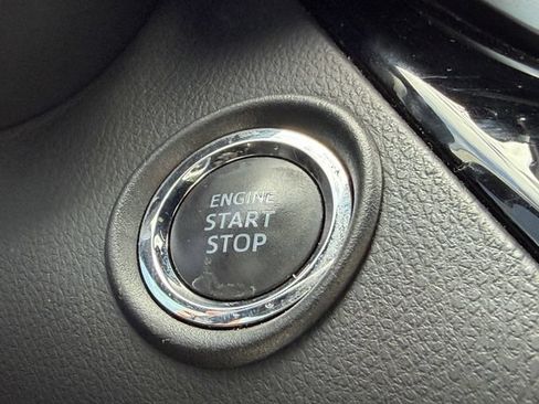 Used 2020 Toyota C-HR XLE FWD image 27