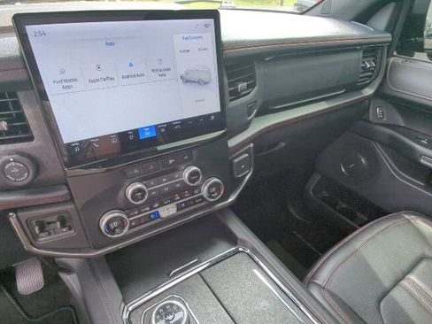 Used 2023 Ford Expedition Limited AWD/4WD image 18