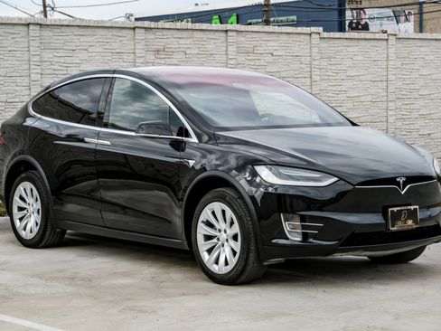 Used 2017 Tesla Model X 90D image 9