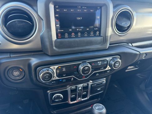 Used 2023 Jeep Wrangler Unlimited image 12