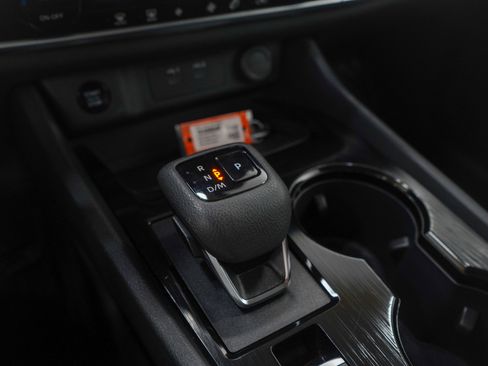 Used 2025 Nissan Rogue SV AWD/4WD image 24