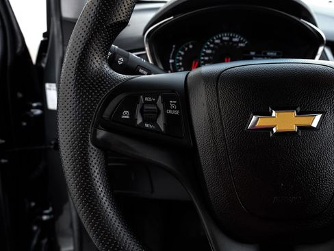 Used 2021 Chevrolet Trax LT image 18