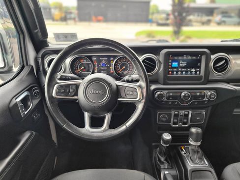 Used 2019 Jeep Wrangler Unlimited Sahara AWD/4WD image 9