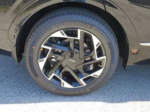 New 2025 Kia Sportage SX image 9