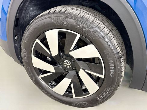 Used 2025 Volkswagen Atlas Cross Sport SEL AWD/4WD image 33