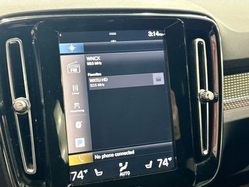 Used 2021 Volvo XC40 T5 R-Design w/ Climate Package image 16