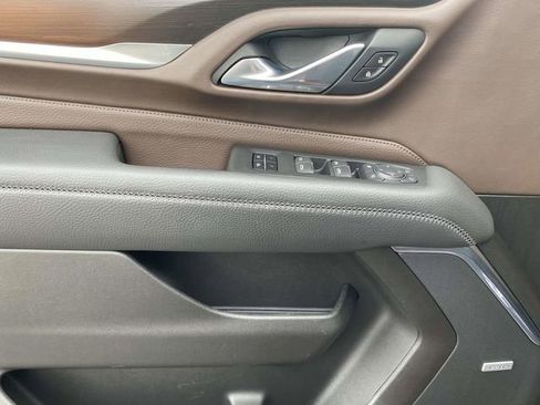 Used 2021 GMC Yukon XL Denali w/ Denali Premium Package image 19