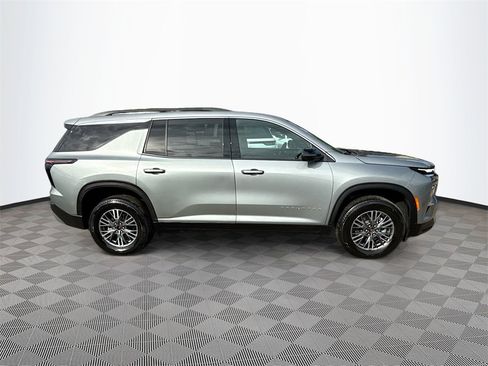 Used 2024 Chevrolet Traverse LT image 5